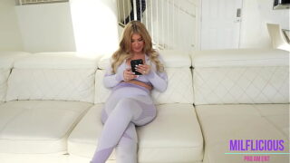 Online Dating Lessons with My Hot Stepmom Lolly Dames hot sesh